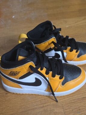 Air Jordan Retro 1 Mid Taxi Yellow Black Kids Size 13C